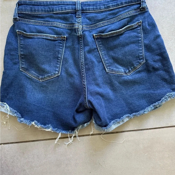Arizona Jean Co. Women’s Mid-Rise Denim Shorts Size 9 Raw Hem - Picture 9 of 9